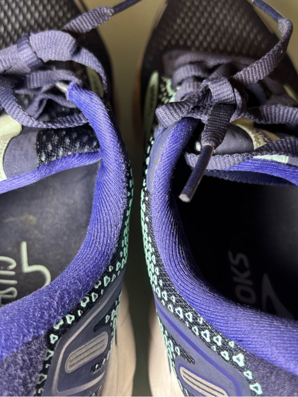 Brooks Women's Navy and Mint Lace-Up Running Sneakers - Picture 9 of 10